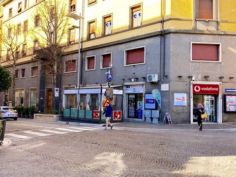 A stone's throw from Piazza del Teatro, via Marconi, in the central area close to offices and main services, and the shopping streets, we offer the sale of a commercial activity of diner bar. The commercial space is 95 square meters with 2 windows on...
