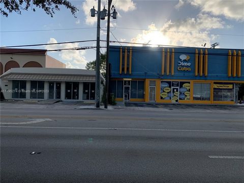 Excellent investment opportunity in downtown Hialeah with Primary Land Use (1229 MIXED USE-STORE/RESIDENTIAL: MIXED USE - COMMERCIAL), lot + of 20,000 sqft. Included in the sale are the two properties shown in the photos (4660 and 4688-4690 Palm ave)...