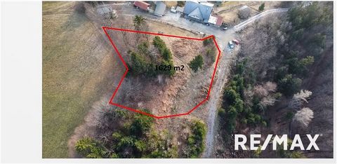 In a beautiful location in Laseno we intervene in the sale of a built-up plot. According to GURS, the plot measures 1629 m2 and is completely built up. While actual use represents mixed land, which may also be an advantage for the new owner, it also ...