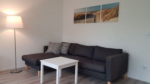 Bright and completely furnished 2 - room apartment in Ratingen center with generous balcony and private car parking space. The recently renovated apartment impresses with its bright appearance and has a spacious living / dining room with access to th...