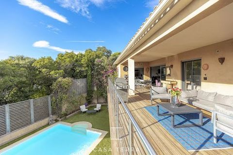 - Exclusive right - Virtual tour and presentation brochure available on request - Less than 10 minutes' walk from Pinarello beach and its marine village, 'DELFINA' is a 4-bedroom villa with two 2-room apartments for a total of 192 sq.m., with swimmin...