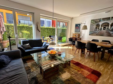 Globetrotter rents out his top-equipped and well-kept luxury flat in Münster during my absence on a temporary basis. Ideal for people working in Münster for a few months, for example. You enter the first floor apartment through a small hallway, then ...