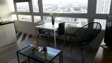 This studio is beautifully decorated with amazing views from the 30th floor. The space includes a living area, equipped kitchen, 1 bathroom and a double bed. The apartment also features a built-in wardrobe, washing machine and dryer and WiFi. In addi...