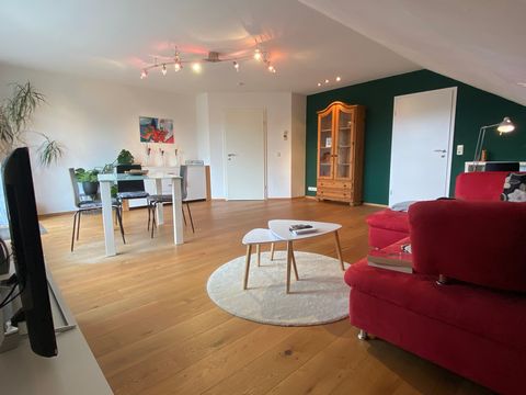We offer a bright and modern apartment on the top floor of a semi-detached house with a total of 80 m² (not including the sauna in the cellar of the house). The spacious living room with a bright real wood floor offers access to the beautiful roof te...