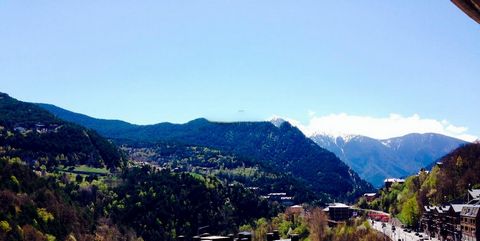 Apartment WITH MAGNIFICENT VIEWS to the valley and the mountain in La Massana, consists of 79 m. of surface, 2 double bedrooms, 2 bathrooms, living room with access to terrace, all rooms exterior, with views and bright. Property in good condition, wi...