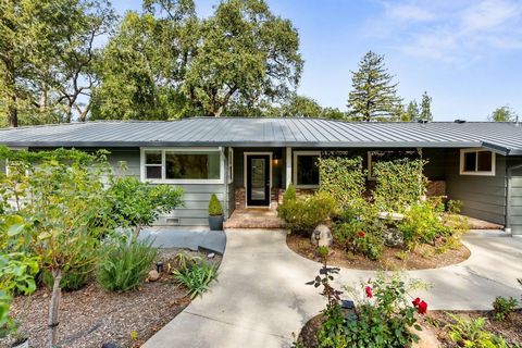 Hidden behind a lush privacy hedge, one discovers your dream property located in the most desirable neighborhood in downtown St. Helena. This 3-bedroom, 2-bathroom modern ranch home features hardwood floors, a standing seam metal roof and recently re...