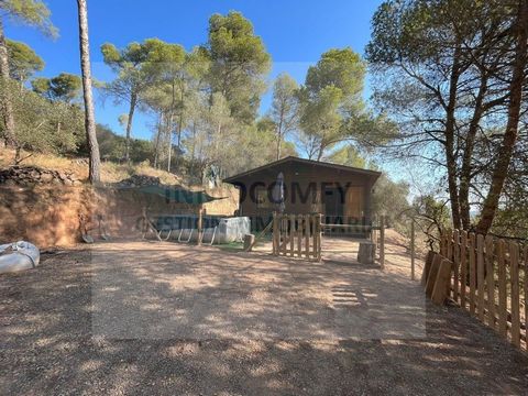 Magnificent rustic land with a building of 40 m2, and a plot of 34,081 m2, located near the spectacular area of Castell d'Empordà. The land has a well, light (solar panels and generator), and the land is fenced. We look forward to your visit, Inmocom...