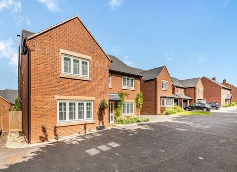 A quality detached family home built in 2021 by highly regarded Crest Nicholson. The property is right on the southern outskirts of Bodicote in a quiet enclave. This immaculate home has been further improved and offers a lounge with wood burner, dini...