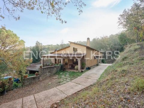 This rustic property, located between Sant Miquel de Campmajor and Porqueres, stands out for its rural and picturesque surroundings in the province of Girona, Catalonia. An area noted for its rural charm and its connection with nature, these two town...