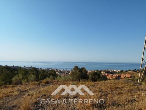 Located in one of the best positioned areas with the best views in the prestigious municipality of Benajarafe, we are pleased to present this magnificent investment. This is a plot of 95.509 m2, which has a buildable area of 21.873m2, with a construc...