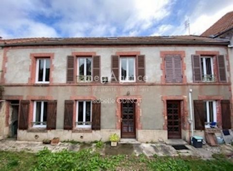 I present to you Exclusively this beautiful farmhouse, located in the heart of the village of La Falaise, seems to offer 6 rooms, including a kitchen, a living room, a living room, a bathroom, toilet, on the first floor: the four bedrooms , the landi...