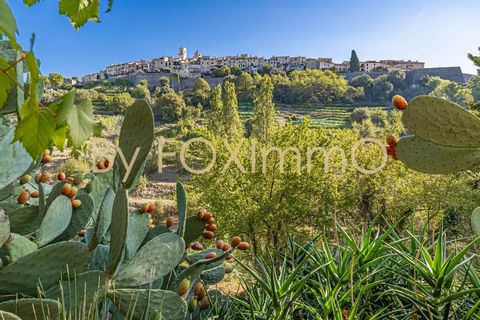 In a sought-after secure residence, this ground floor T3-type apartment, with an area of approximately 118 m2, offers an exceptional view of the village and the ramparts of Saint Paul de Vence. Ideally located near schools, it guarantees absolute tra...