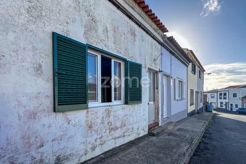 Identificação do imóvel : ZMPT563382 Maison de typologie T2+1, entièrement reconstruite et en phase finale des finitions. La vente sera faite en l’état, les finalisations étant à la charge du futur propriétaire. Pendant la reconstruction, les zones s...