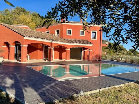 Very beautiful recent house of 180 m2 with 5 bedrooms, south, with heated mirror swimming pool and garden of 1,800 m2 planted with olive trees. Magnificent sea view, in absolute calm. Quality services: Underfloor heating, air conditioning, constructi...