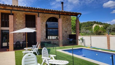 !! MAGNIFICENT COUNTRY HOUSE FOR SALE!! ! Discover this stunning property for sale! With an area of 400m2, this spacious house offers a modern design and high quality finishes. On the ground floor, you will find a spacious living room with fireplace ...