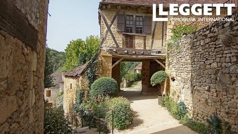 A23938DND24 - Stunning 14 century house located in the beautiful village of Limeuil and renovated to a high standard. Comprising an entrance with stairs up to a bright living room and equipped open plan kitchen (32m2). The space includes an impressiv...