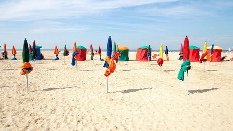 The residence La Presqu'Ile de la Touques is located halfway between Deauville and Trouville, and just 300 meters from the train station. It is ideally located to enjoy both land and sea, but also to make the most of all that this seaside resort has ...