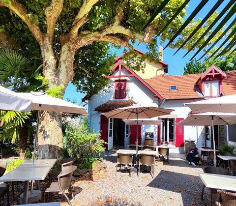 Restaurant business in Salies-de-Béarn, a touristic spa town in the heart of the Atlantic Pyrenees region. The restaurant's large kitchen was recently renovated and is very well equipped with cold room, preparation area, utility, dry room, shower roo...