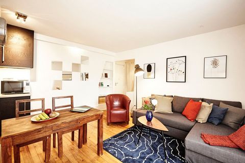 This is a studio of 31 m² for four persons, located in Rue Houdon, Paris 18. The building's architecture is amazing and charming! It is on the 3rd floor, facing East (the morning sun floods the studio), overlooking a large courtyard with trees and fl...