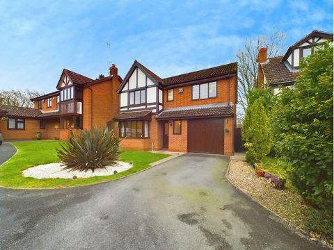 Discover refined living in this elegant 4-bedroom detached house, peacefully situated in a quiet locale. The entrance hall welcomes you with a gracefully designed staircase and a comforting radiator. The ground floor WC, with a double-glazed window, ...