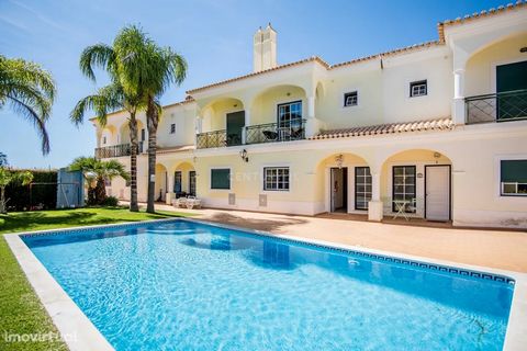 Townhouse, type T3, located in Tomilhal, Ferreiras. This property is located in a residential area, ideal for those looking to buy for their own permanent home, such as for a holiday retreat. It is located just a few minutes drive from Supermarkets, ...