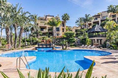 Located in Atalaya. Unique and beautiful south-west facing top floor apartment, located in El Campanario, and a few minutes driving to Puerto Banus. The complex offers beautiful tropical gardens and a large swimming pool. It is renovated and has pano...