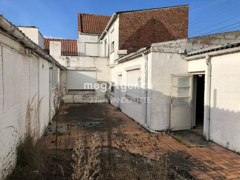 Real estate complex of more than 236m2 on a plot of 519m2. No joint ownership. Work needed. Courtyard, small garden, garage. 4 possible bedrooms, 1 bathroom, 1 shower room, 1 office, living room, kitchen as well as a cellar and a roof terrace of more...