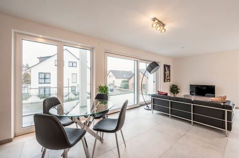 Enjoy a stylish experience in the centrally located luxury accommodation with a fireplace and a huge covered balcony. Perfect for business travelers and families. Our luxurious and modern furnished 2-bedroom apartment Mitte in Böblingen with an open ...