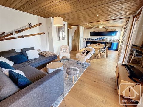Apartment Cosy is on the first floor of a building located in the heart of the village of Les Carroz. Completely renovated with quality materials by its owners three years ago, it is the result of an elegant combination of modern and mountain styles....