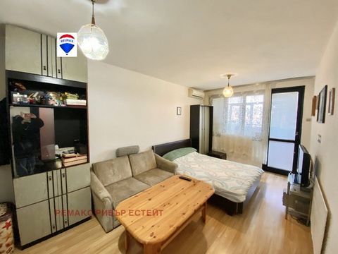 REMAX River Estate offers you a one-bedroom converted into a two-bedroom apartment in Dragalevtsi quarter. Wide center in Fr. Ruse. The distribution is as follows in a living area of 76 sq. m. - Entrance hall with G-shaped corridor. - spacious bedroo...
