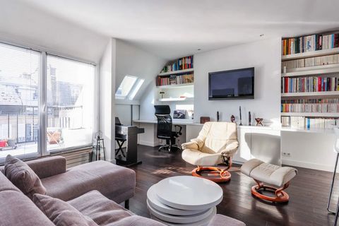 Welcome to our flat in the prestigious 9th arrondissement of the City of Light. It is located on the 6th floor, with a lift to the 5th floor. All you have to do then is climb the stairs to reach the top floor. Located right in the centre of Paris, ou...