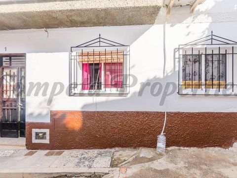 Apartamento en Vélez Málaga, 3 dormitorios, 1 baño y una terraza.