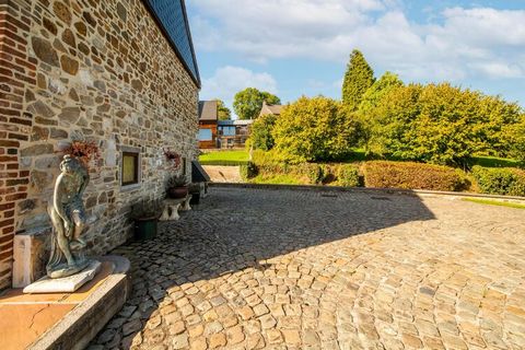 In the SPA-THEUX-JALHAY area, you'll find this beautiful stone house ready to welcome you for a peaceful stay. With its terrace and barbecue, you'll enjoy a beautiful view over the Hodbomonto countryside. The owner, who lives next door, will be delig...