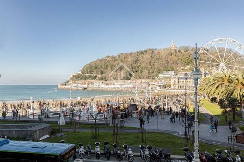 Lucas Fox presents this impressive apartment with a terrace overlooking the sea, on the first line, with a constructed area of 153 m², with 137 m² useful, on the golden mile of San Sebastián, located in a concrete structure building. The property sta...