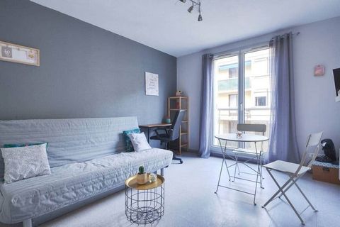 This small, well-appointed, furnished and equipped studio apartment is close to all amenities and transport links: 7 minutes' walk from the nearest metro station (La Blancarde) and a tram stop nearby, as is the Blancarde SNCF train station. The Timon...