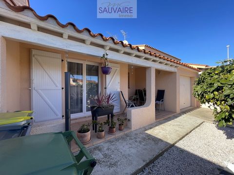 In Saint-Laurent-de-la-Salanque biedt het agentschap Sauvaire Immobilier u een prachtige gelijkvloerse villa met 2 slaapkamers en tuin in een rustige woonwijk. Het bestaat uit een entree die uitkomt op een ruime woonkamer met ingerichte keuken van on...