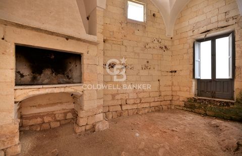 BORGAGNE - MELENDUGNO - LECCE In the heart of the historic center of Borgagne, which is one of the most characteristic villages of Salento, typical townhouse of about 250 sqm with back garden now available for sale. The house is entirely located on t...