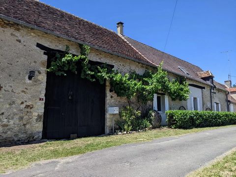 EXCLUSIVE TO BEAUX VILLAGE! This property will have you captivated the minute you enter. Walking distance from a lively friendly village with a local bar, and approximately 20 minutes from Montmorillon. Semi-detached with 6500m² of enchanting garden,...