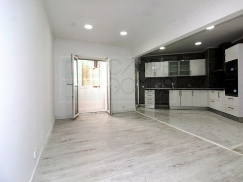 Duplex Apartment T3 in Agualva - Cacém; Refurbished. Apartment totally refurbished, inserted in a well-kept building and without elevator; Floor 1: living room + kitchen 27.66m² equipped with glass ceramic hob, oven, hood, microwave and water heater;...