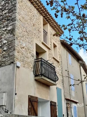 IDEAL INVESTOR / Rental possibilities: 550€ + 650€ VOUSAMOI presents you with a unique opportunity to invest in this typical village house consisting of two apartments, ideal for rental, characterized by its vaults and exposed stones. Ideally located...
