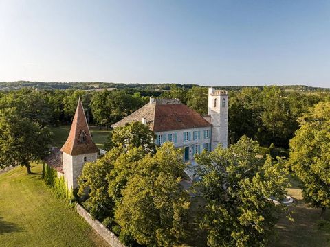 EXCLUSIVE TO BEAUX VILLAGES! Built in stone with its superbly integrated pretty tower, this property benefits from a private setting. This magnificent achievement brings together ancient materials and an historic-style decoration. The rooms are spaci...
