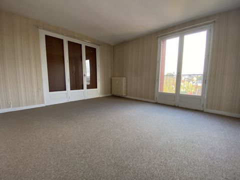 Secteur Vanteaux - Grand appartement 2 pièces de 68m2 au 4ème étage avec ascenseur, à rafraichir. Séjour lumineux de 18m2, chambre vue sur parc de 15m2. Une cave et un garage complètent ce bien. Arrêt de bus au pied de l'immeuble  Bien soumis au stat...