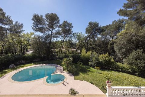 This charming villa is located in a great location just outside the village of Roquefort les Pins, around 20 minutes from Nice airport. The property offers more than 200m2 of living space and sits on a peaceful and wooded plot of 3500m2. The peace an...