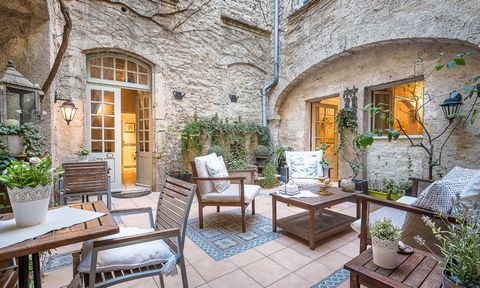Situated in a quiet street with parking facilities in the heart of Pezenas, this 600 m2 property includes 300 m2 of living space dedicated to luxury guest rooms in a 17th century mansion house with listed staircases, built around a 20 m2 patio. Its r...