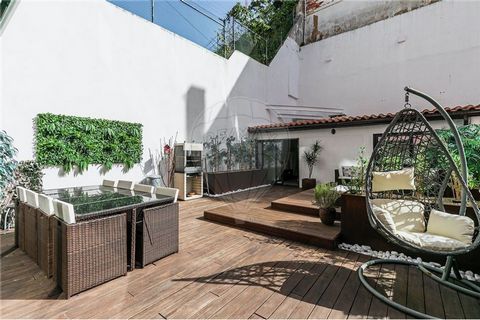 Description Excellent 1 bedroom apartment, with 1 bedroom Terrace Annex, 1 living room and a bathroom. It becomes the great asset of this apartment. T2 for the price of T1. Newly made total refurbishment with top quality materials. Air conditioning, ...