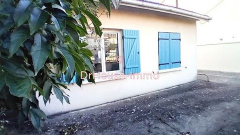 Votre conseiller immobilier DR HOUSE IMMO James LEHNA, Vous propose de venir découvrir cette maison de 3 pièces indépendante de plain pied, elle dispose d'une entrée, séjour avec un accès direct sur une terrasse jardin, une cuisine américaine, 2 cham...