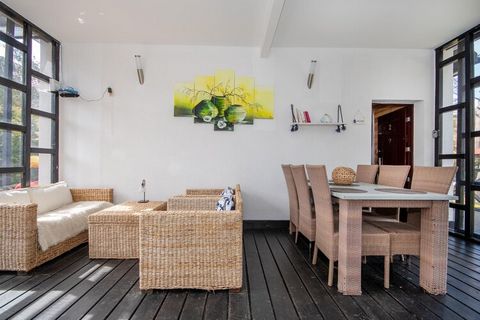 Op korte loopafstand van het strand wacht een prachtig vakantiecomplex met elegante appartementen op u. Het resort is intiem: er zijn hier slechts 4 vakantieappartementen beschikbaar. Het mooi ontwikkelde, omheinde gedeelte van het resort is beschikb...