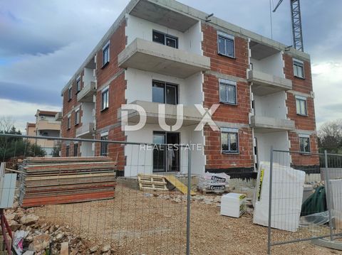 Location: Istarska županija, Umag, Zambratija. ISTRIA, UMAG - Apartment in a new building 200m from the sea The first town on entering Istria from the north - Umag. It conquers with its variety and richness of offer. Umag is a small town that, throug...