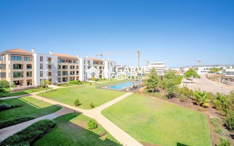 Located in Vilamoura. Modern and bright two-bedroom apartment located in a gated community in the most prestigious areas of Vilamoura. Next to the Club House of the Victoria Golf Course and the five-star Anantara hotel. It is a very exclusive condomi...