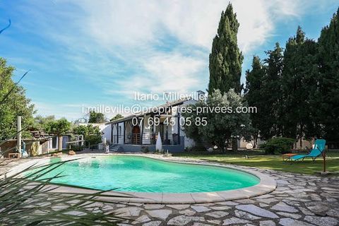 Hérault, Servian, this property offers you a main house type 6 of 125m² with garage, and two outbuildings of type 3 of 40m² and 25m², ideal for seasonal or annual rental profitability (annual rental in progress until February 2025). Budget 475,000 eu...